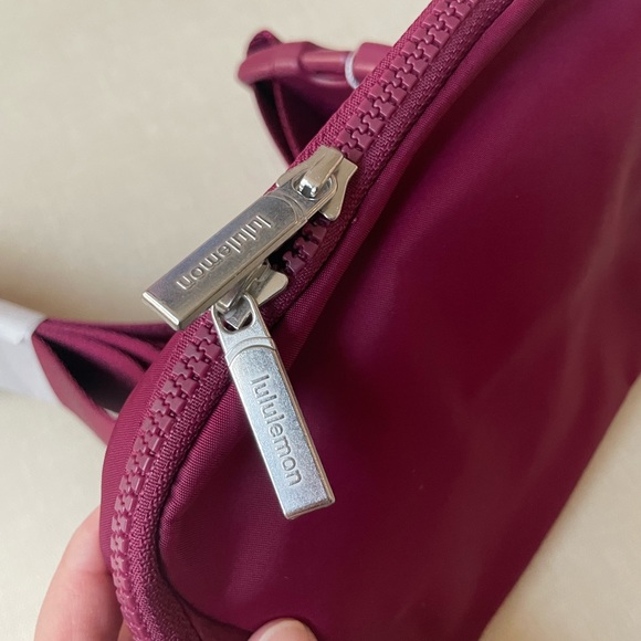 Lululemon Everywhere Belt Bag Large 2L - Deep Luxe - Picture 5 of 14